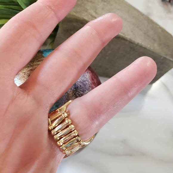 Gold Tone Stretch Ring 💥3 for $24💥 - Picture 10 of 16